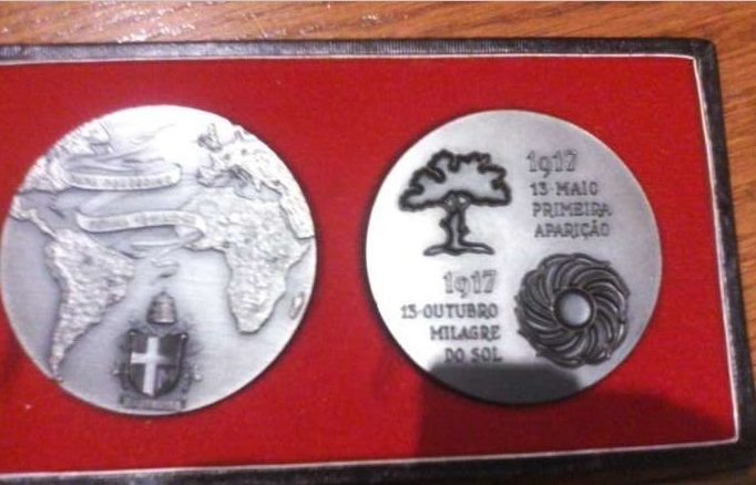 2 medalhas J-Paulo II e NSRA do rosário de Fátima