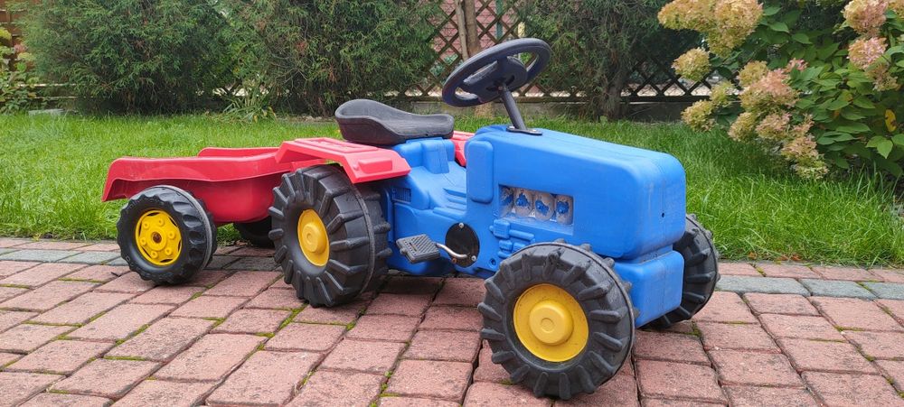 Traktor, zabawka dla  dzieci na pedały z przyczepą
