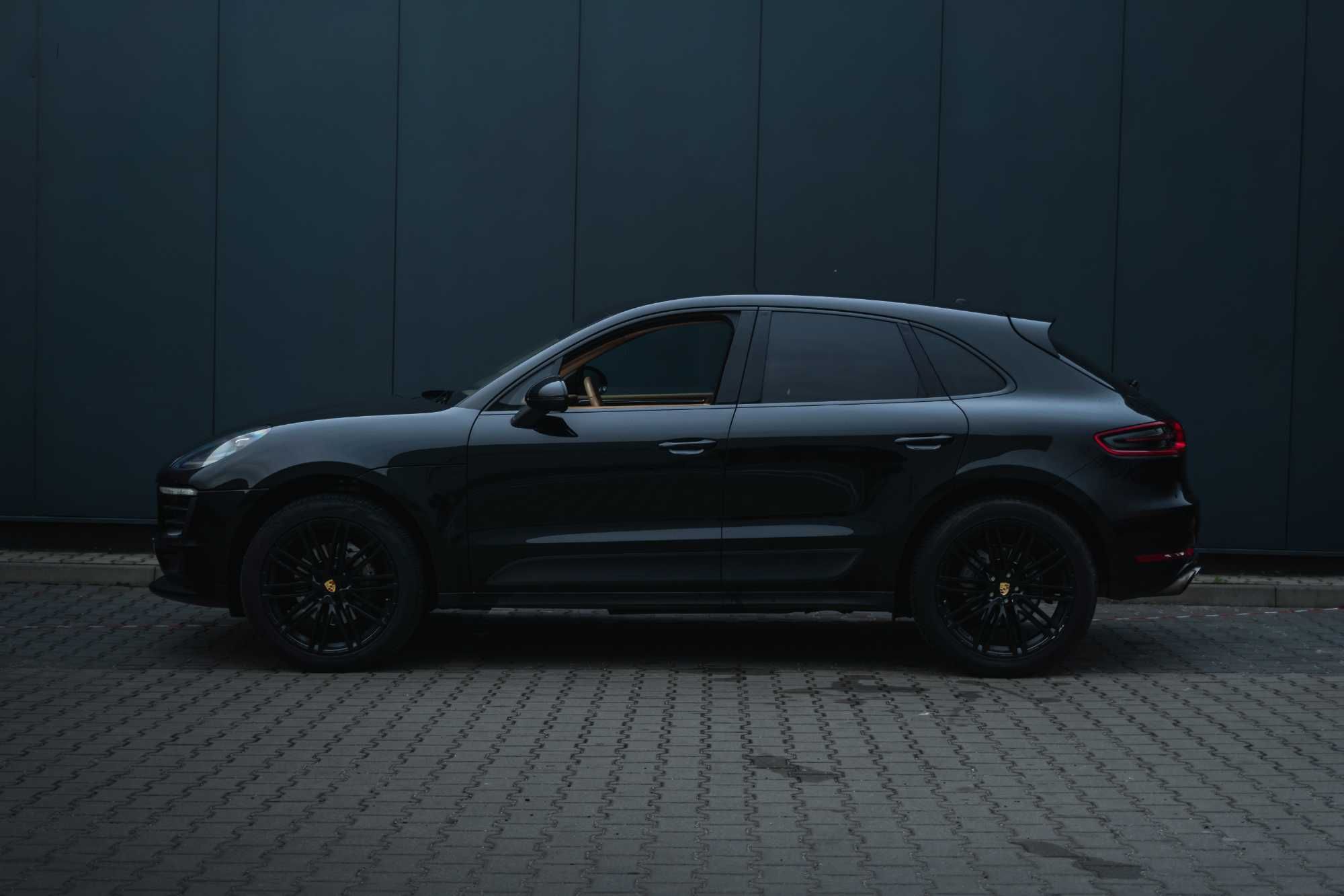 Wynajem bez limitu bez kaucji PORSCHE MACAN S Wypożyczalnia aut GŁOGÓW