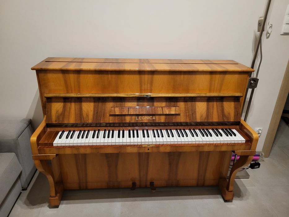 Pianino Legnica M 107 B