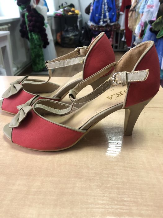 Босоніжки Туфлі дитячі жіночі з закритою стопою, 35 - 36 р