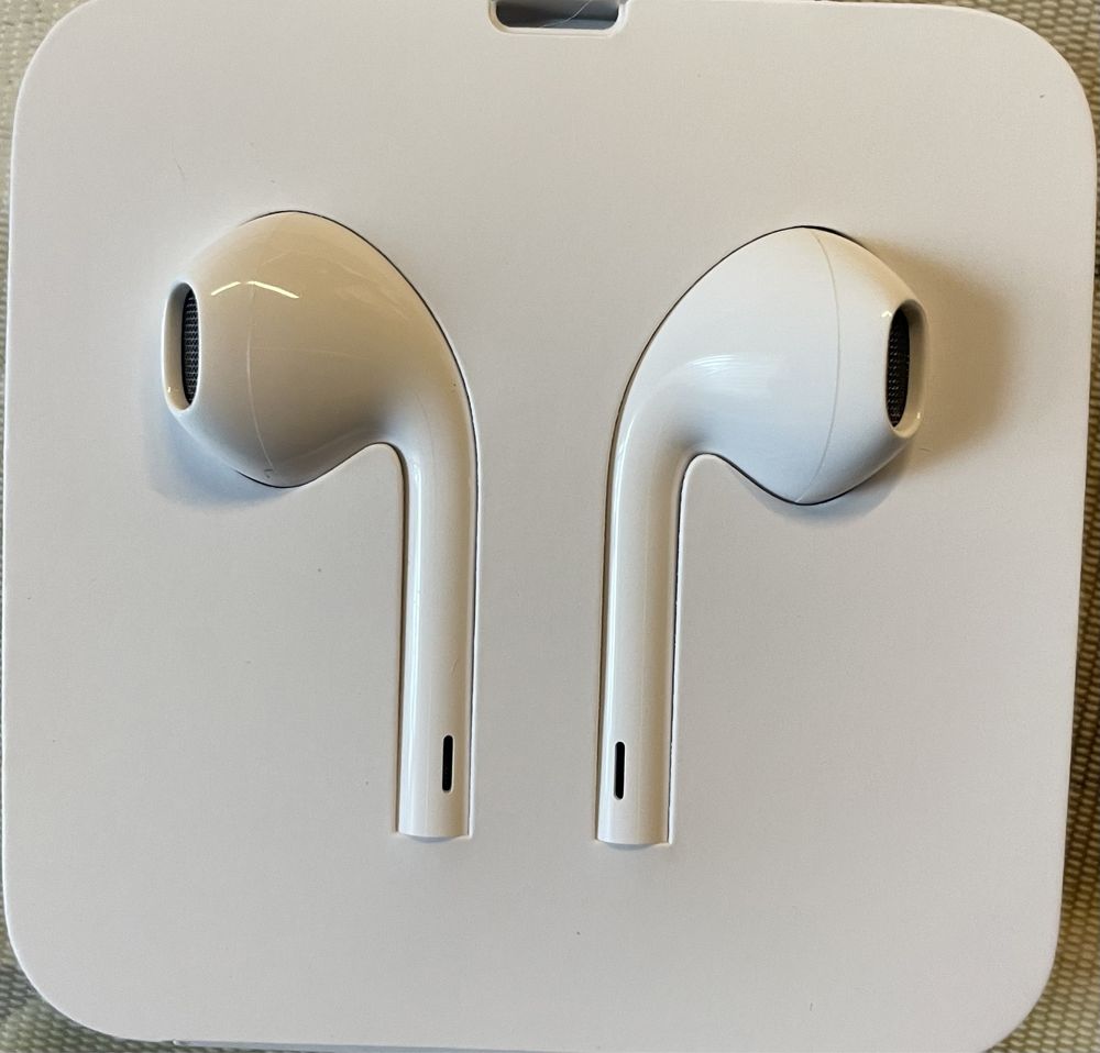 Оригинальные проводные наушники Apple