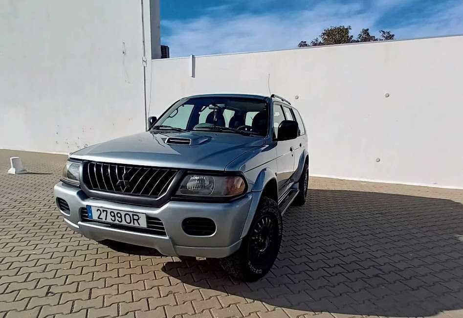 Mitsubishi Pajero Spotwagon