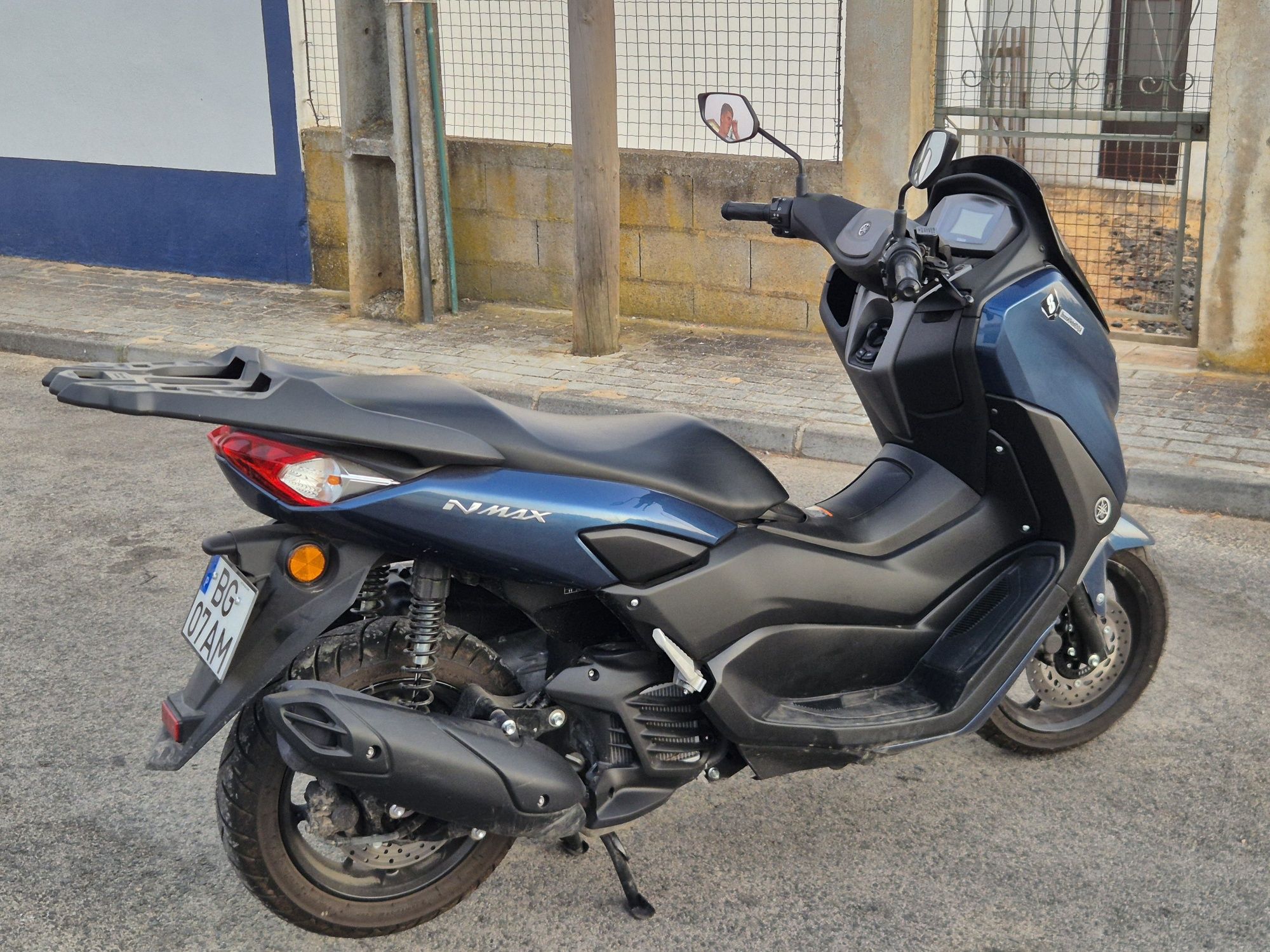 N MAX 125  negociável  2024