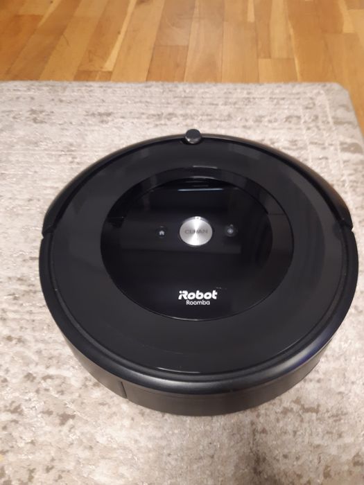 Odkurzacz iRobot Roomba E5 w idealnym stanie.