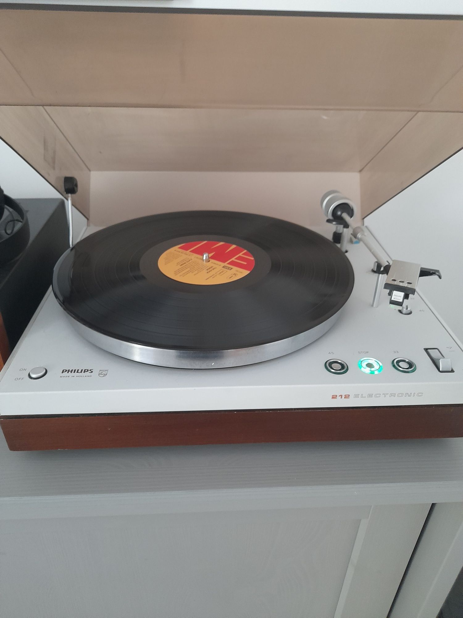 Gira discos Philips GA212