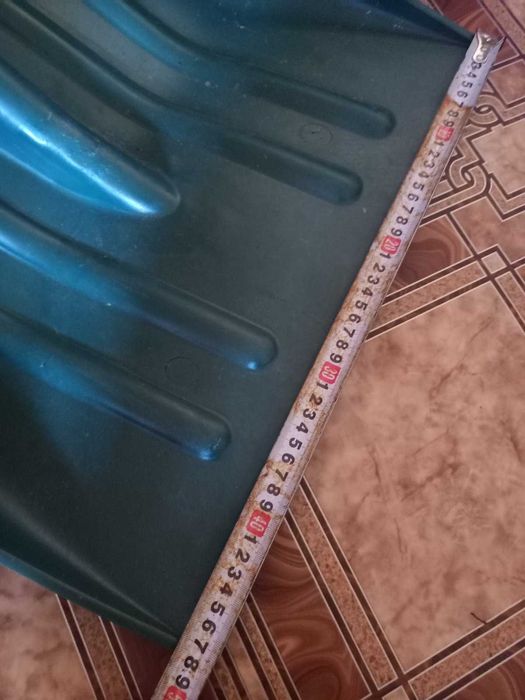 Лопата для прибирання снігу