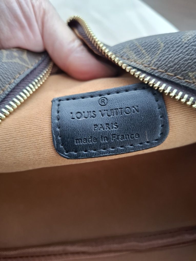 Mala LV nova,toda a registado com marca