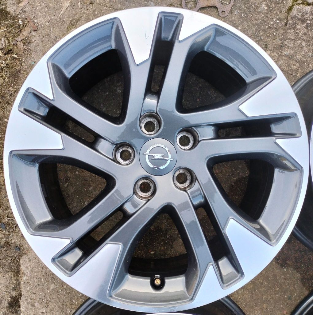 Felgi aluminiowe Vivaro Zafira Partner Jumpy Scudo Proace 7x17 ET46 5x
