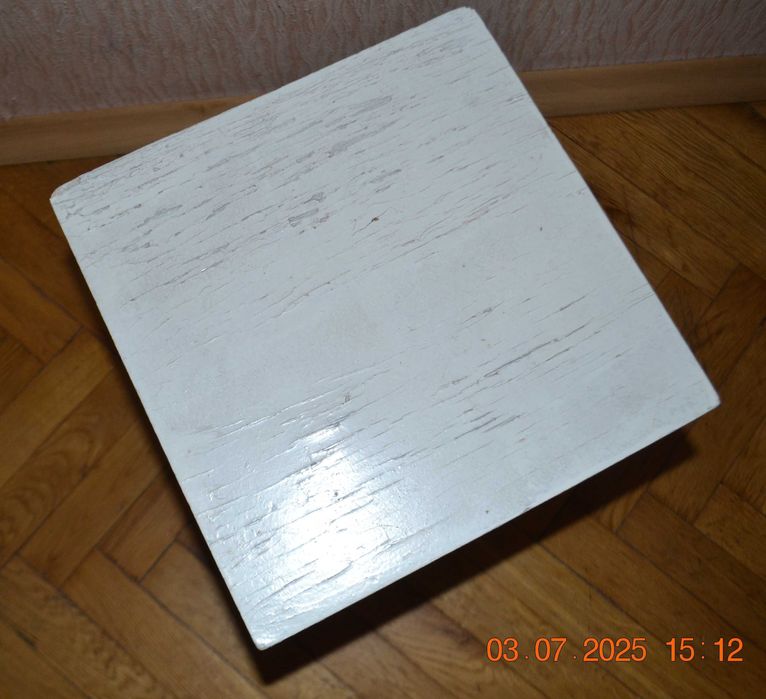 Табуретка, табурет деревянная, деревянный. Выс 44 см. Сиденье 31х31 см