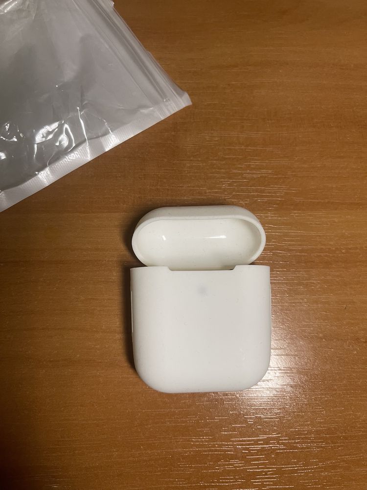 силиконовые чехол для Apple Airpods в белом цвете