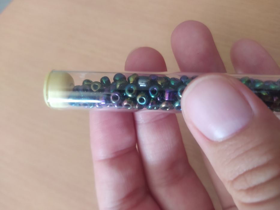 Tubo de missangas multicores
