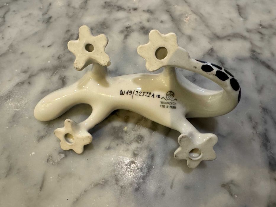 Figurka ceramiczna salamandry – Wałbrzych, ręcznie malowana