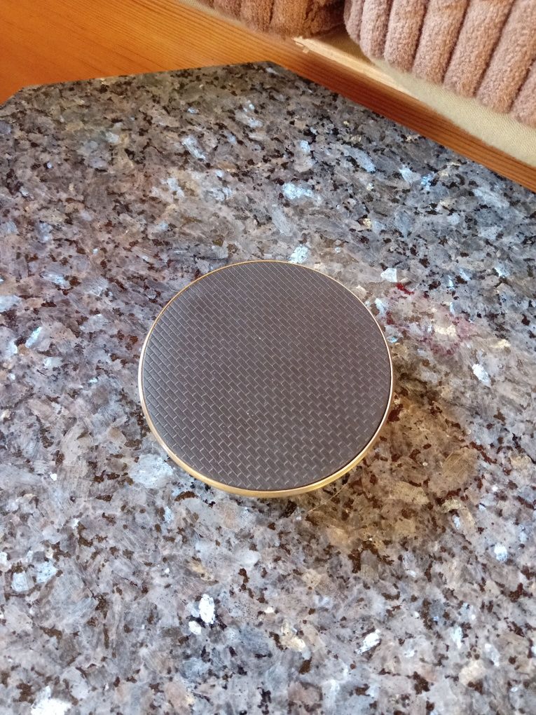 Stojak z podkladkami pod kubki