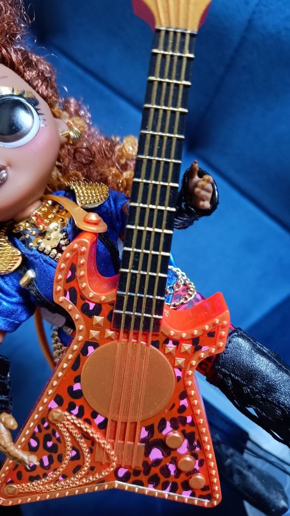 Lalka LOL Surprise OMG Remix Rock Ferocious z gitarą basową
