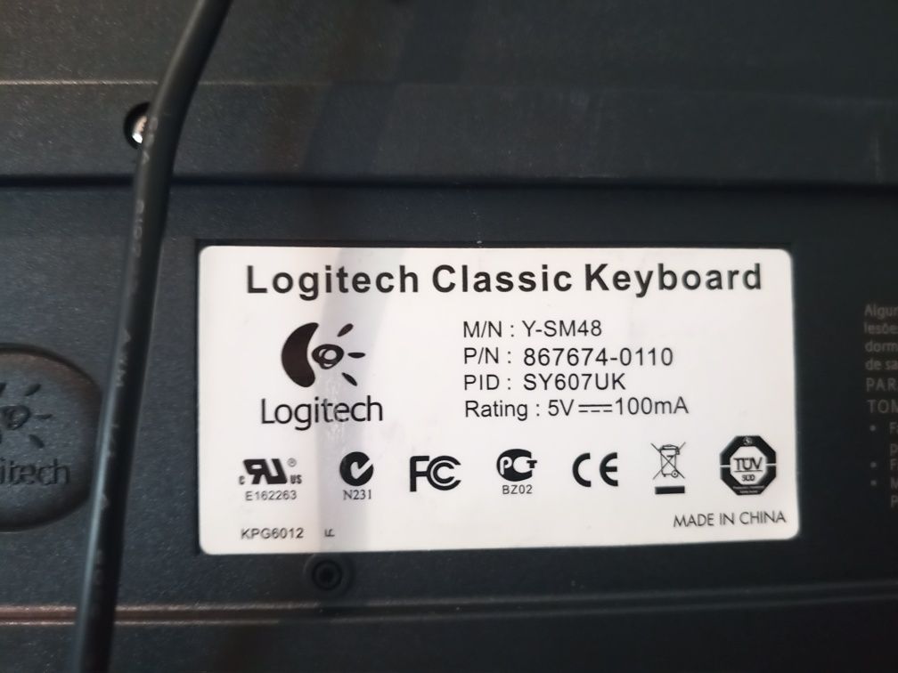 Teclado Logitech Classic Keyboard