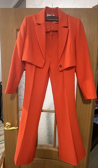 Класичний костюм