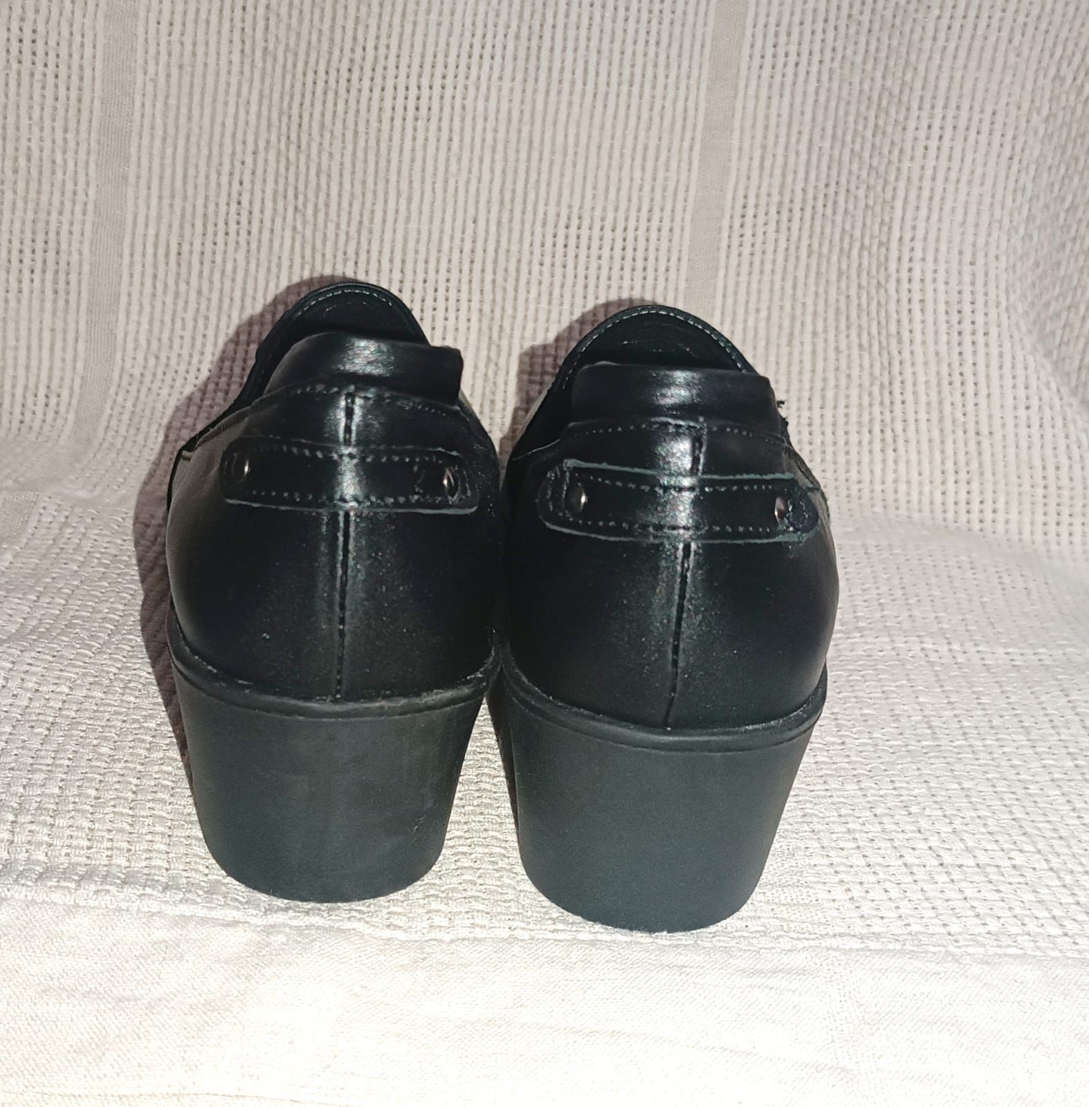 Buty damskie na koturnie 40 / 26