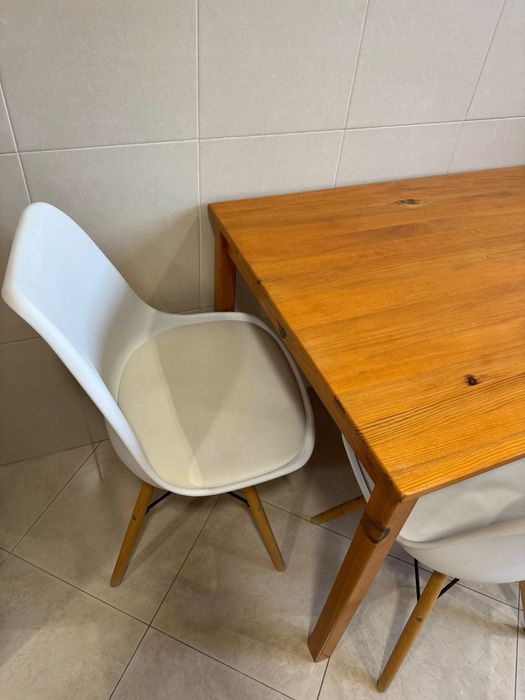 Mesa de refeição + 4 cadeiras