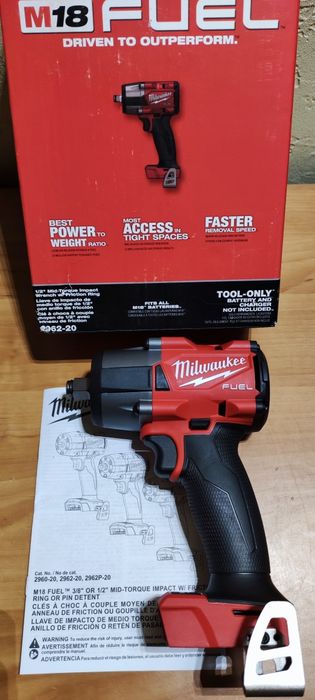 Milwaukee 2962-20  кадрат 1/2 880нм при відкручуванні .