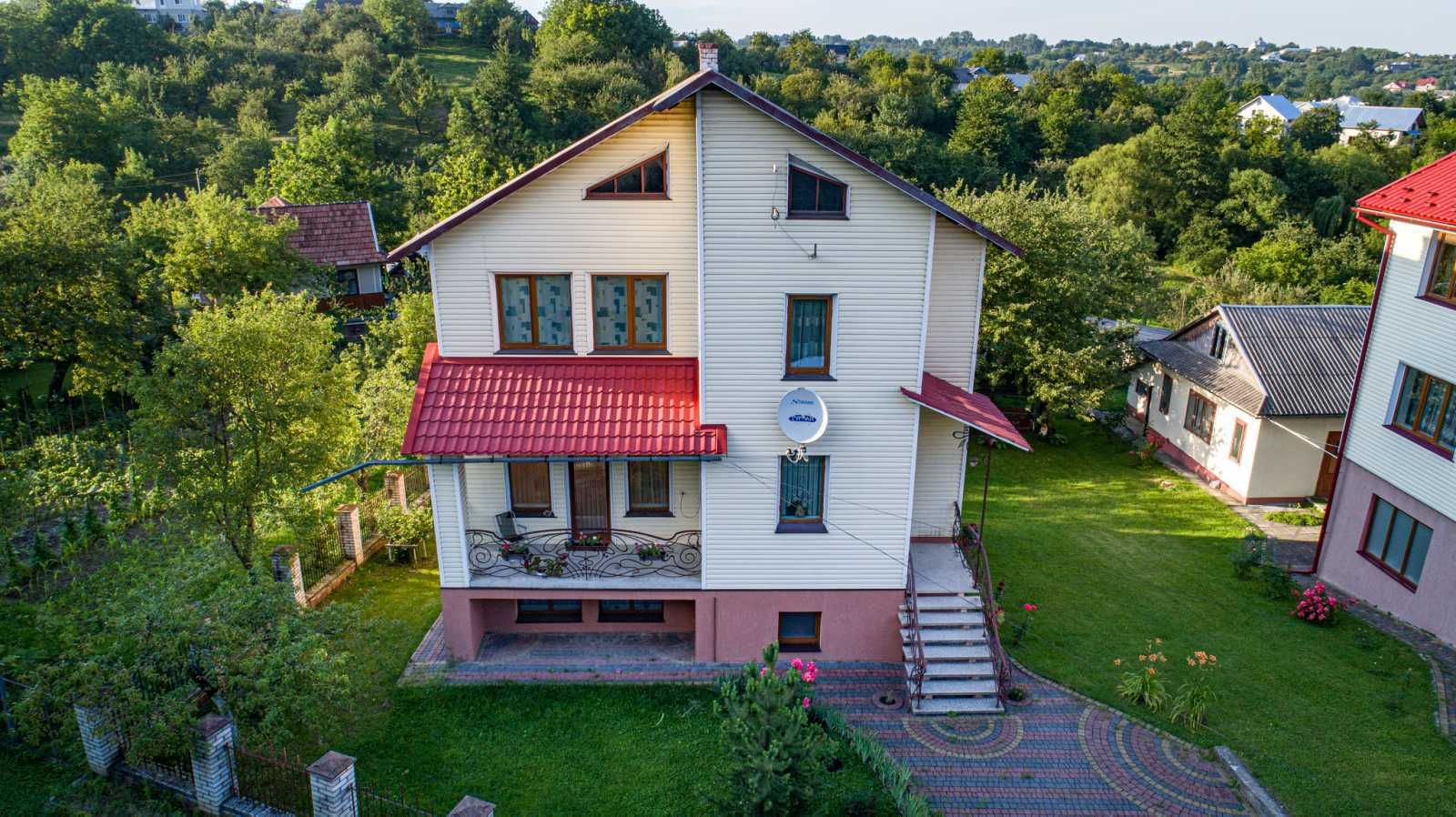 Дом в центре Косова на участке 14 сот земли