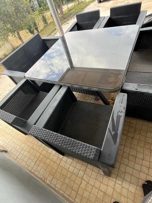 Mesa de jardim com cadeiras