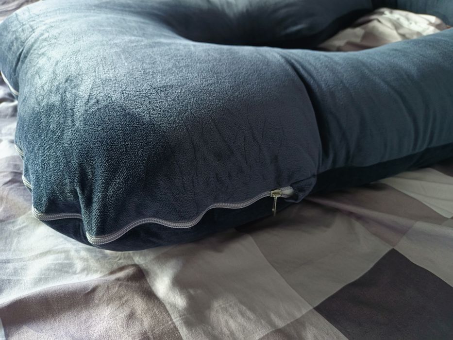 Poduszka ciążowa typu J – aksamit, jak nowa