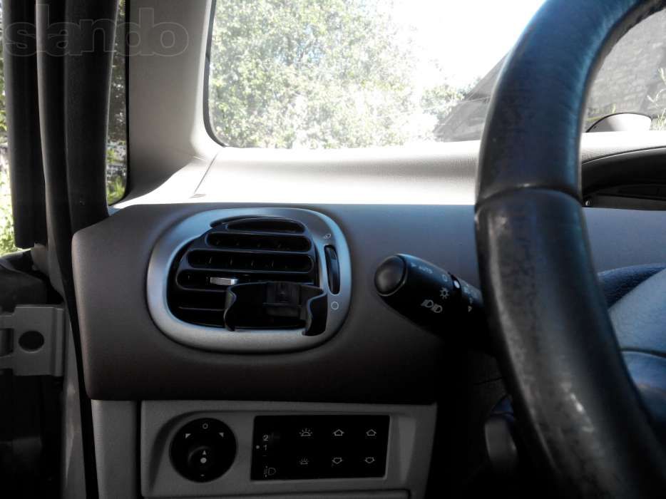 Держатель для стакана на воздушные решетки в автомобиль