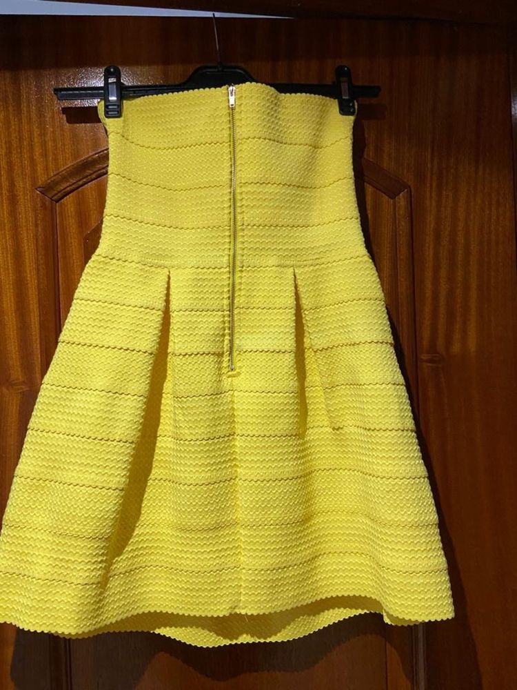 Vestido curto amarelo