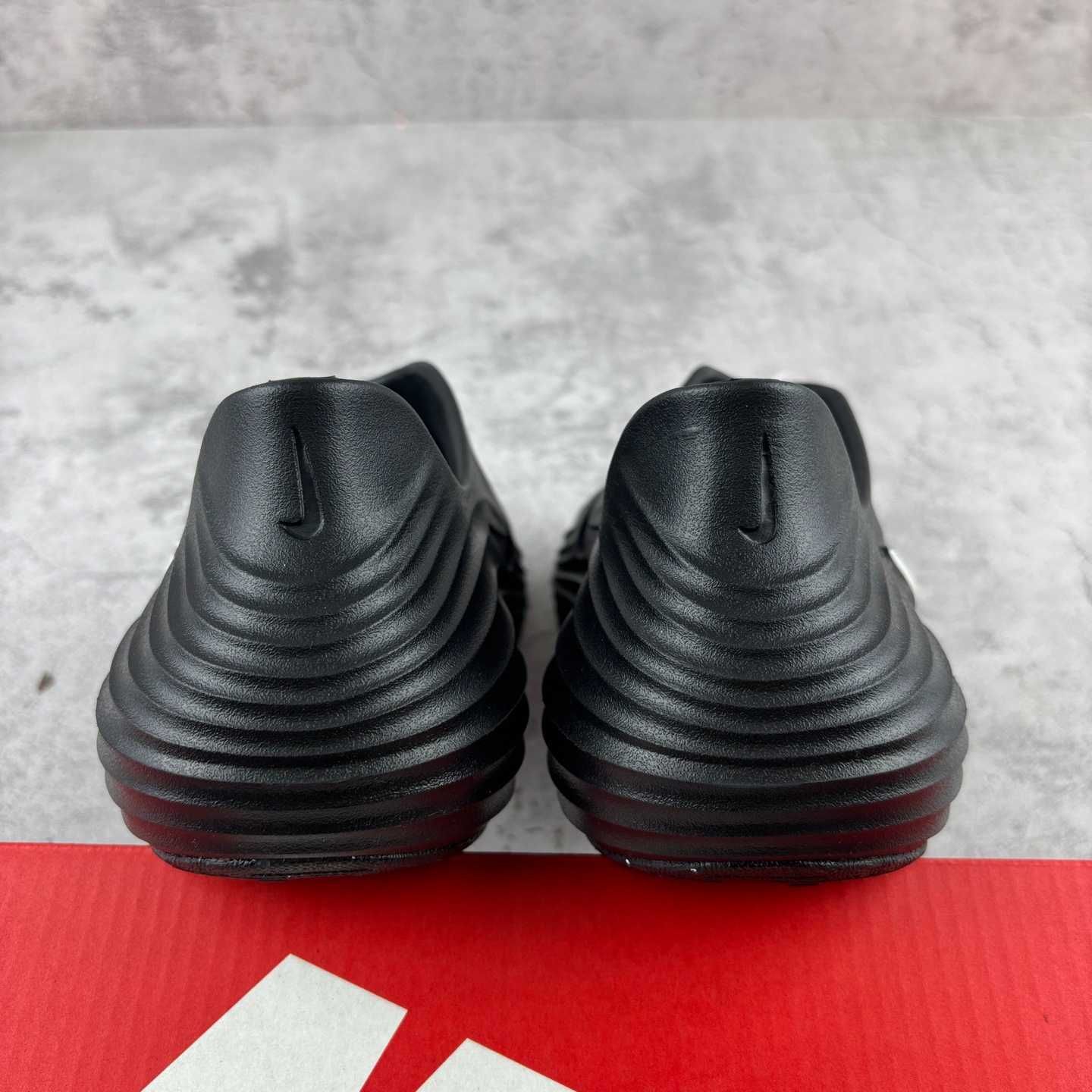 Кросівки шльопанці Nike ReactX Rejuven8