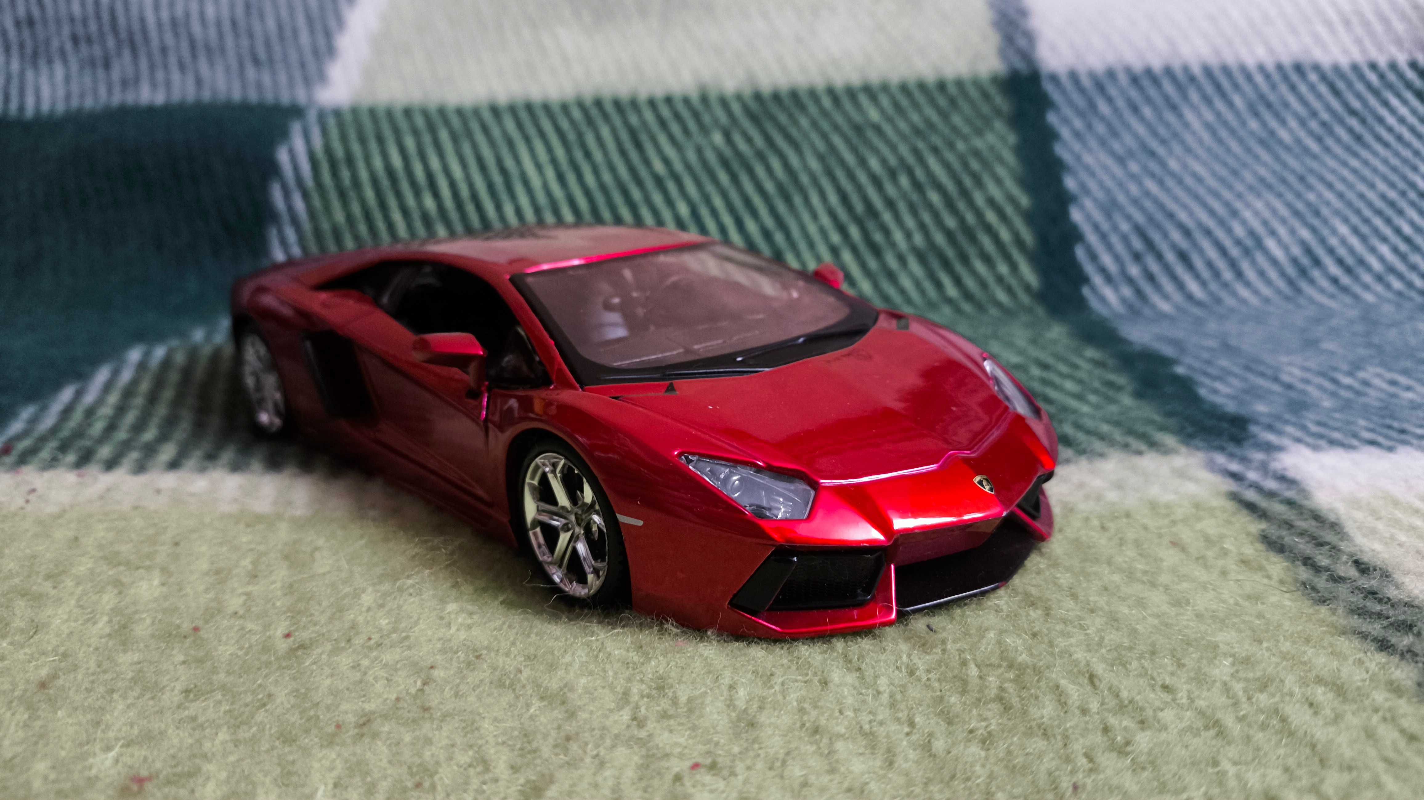 Машинка Lamborghini Aventador LP700-4 1.24 Maisto