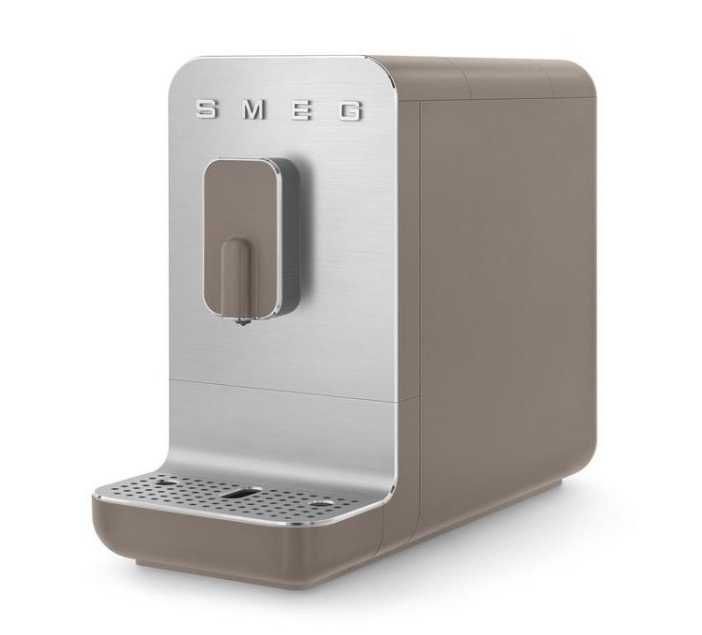 Máquina de Café Automática - SMEG