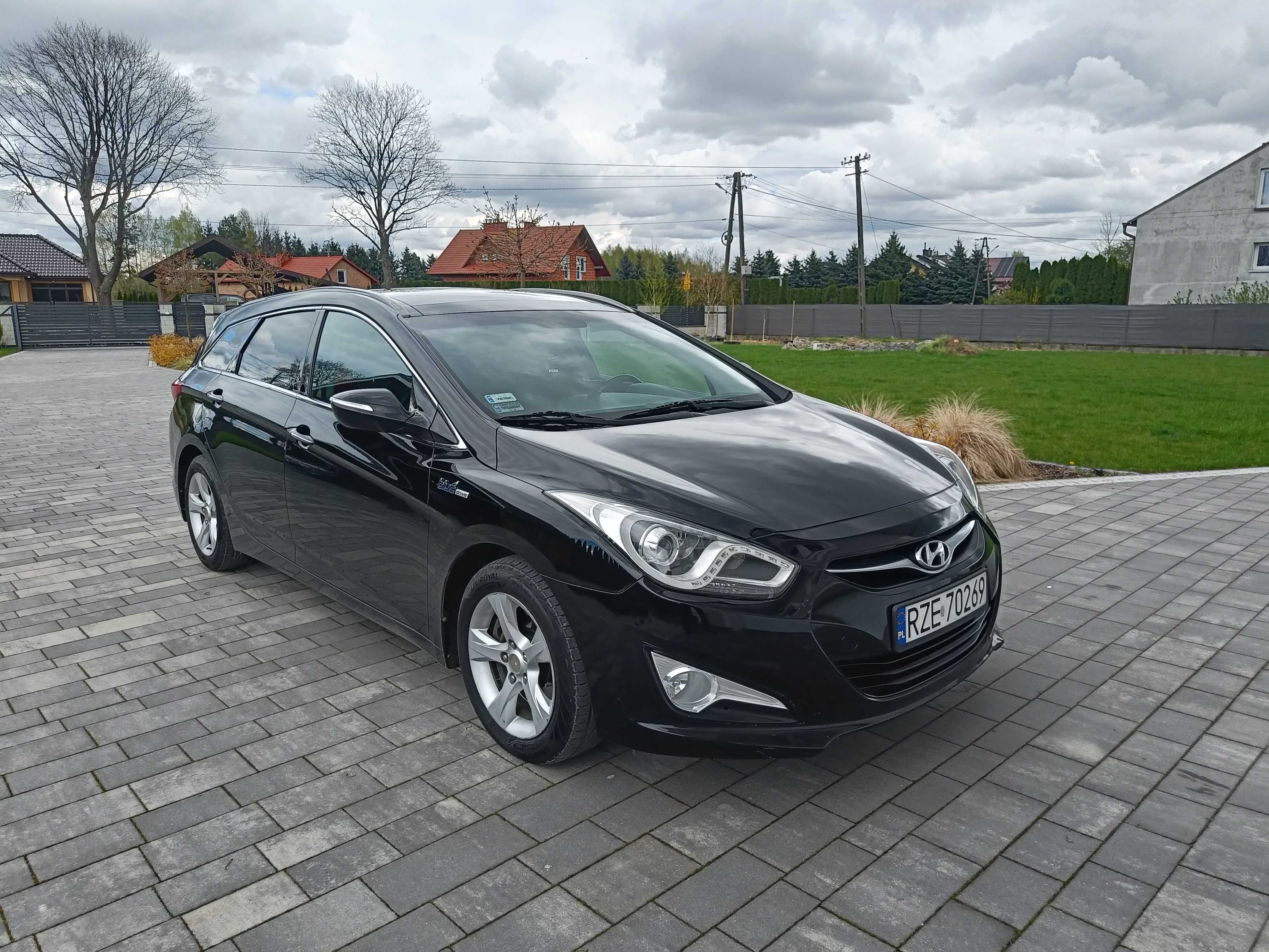 Hyundai i40 1.7 crdi kombi, hak, dach panoramiczny