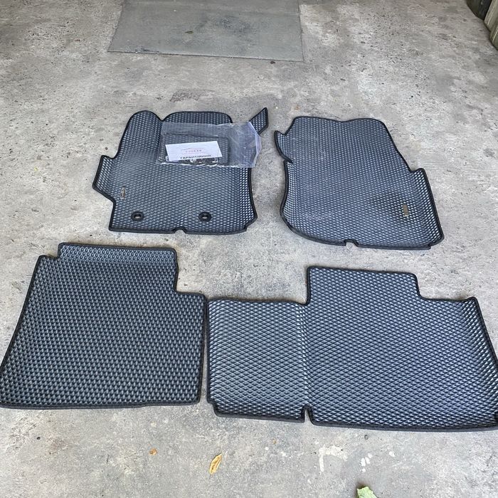 Ковріки ева на Тайота королла 2017 рік