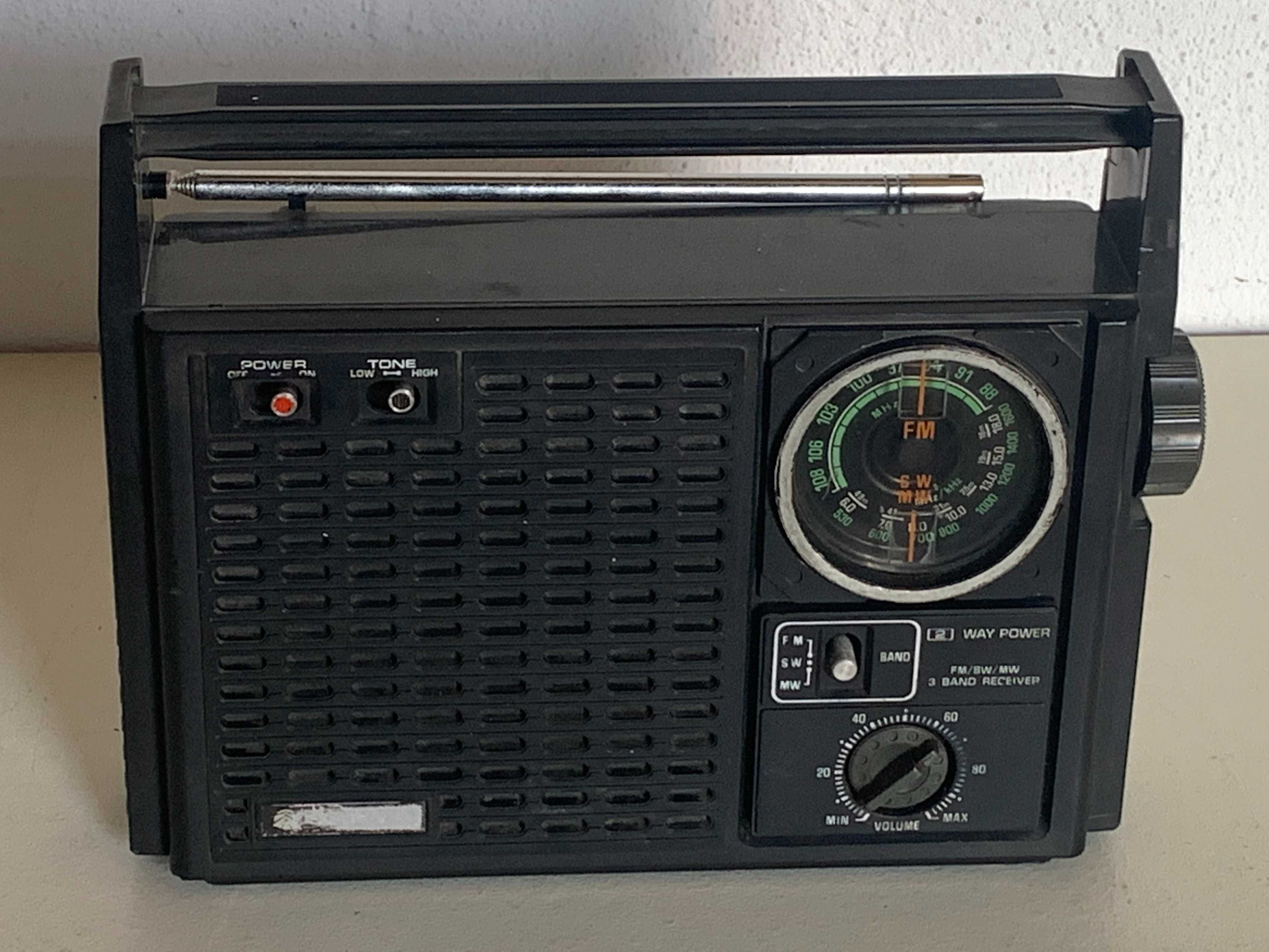 30€ - Radio de 1976 - SANYO RP 7331 fabricado no Japão