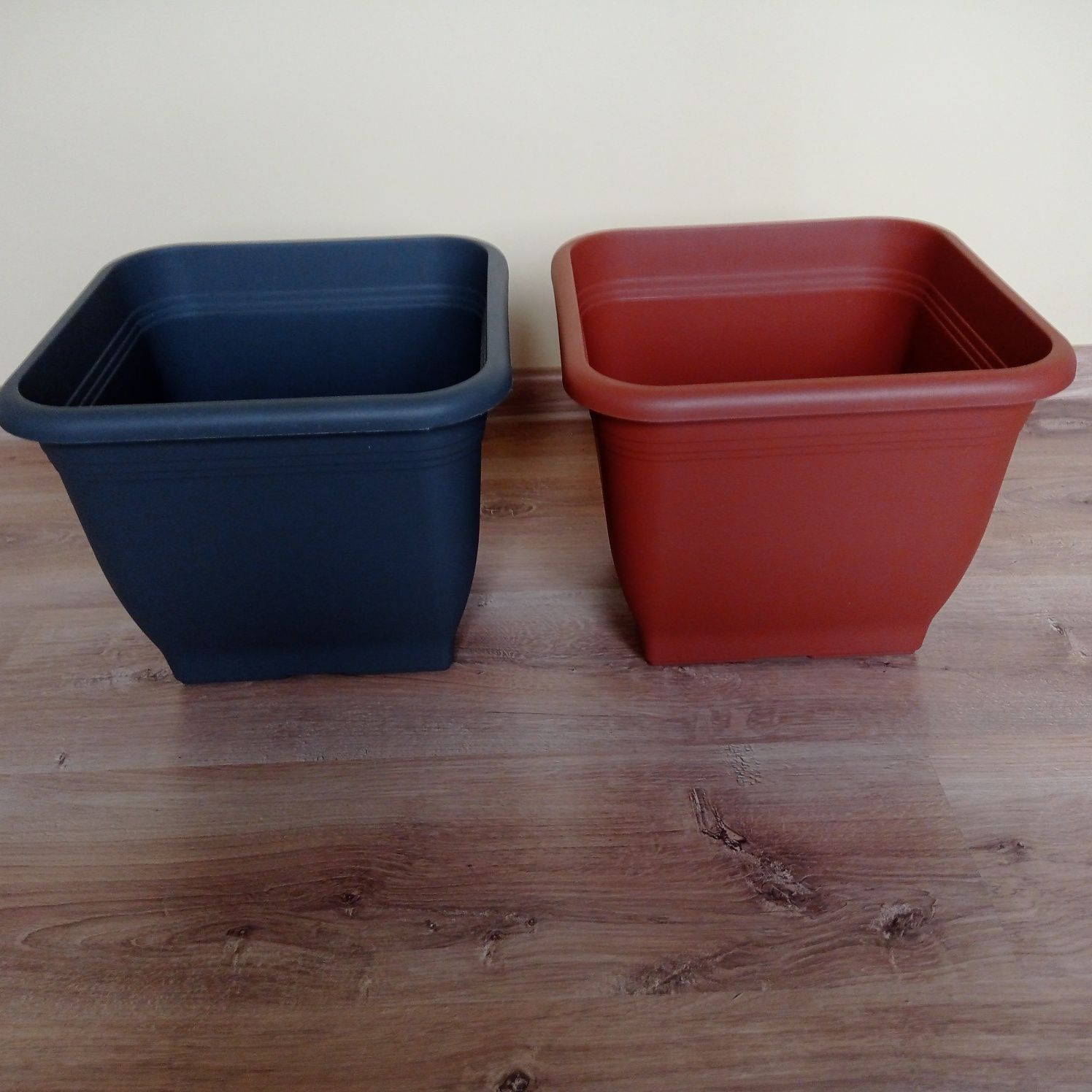 Doniczki plastikowe  kwadratowe 32/27 cm