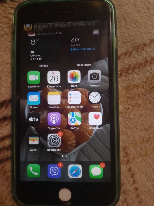Телефон iPhone 7plus+наушники.