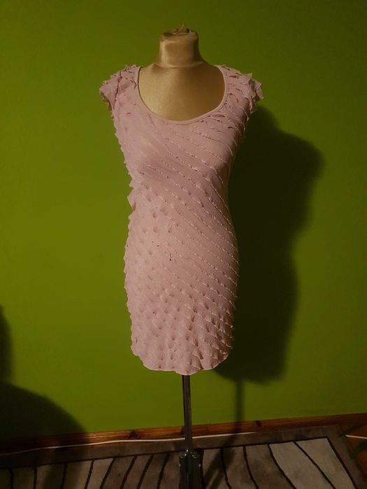 Różowa sukienka Jane Norman