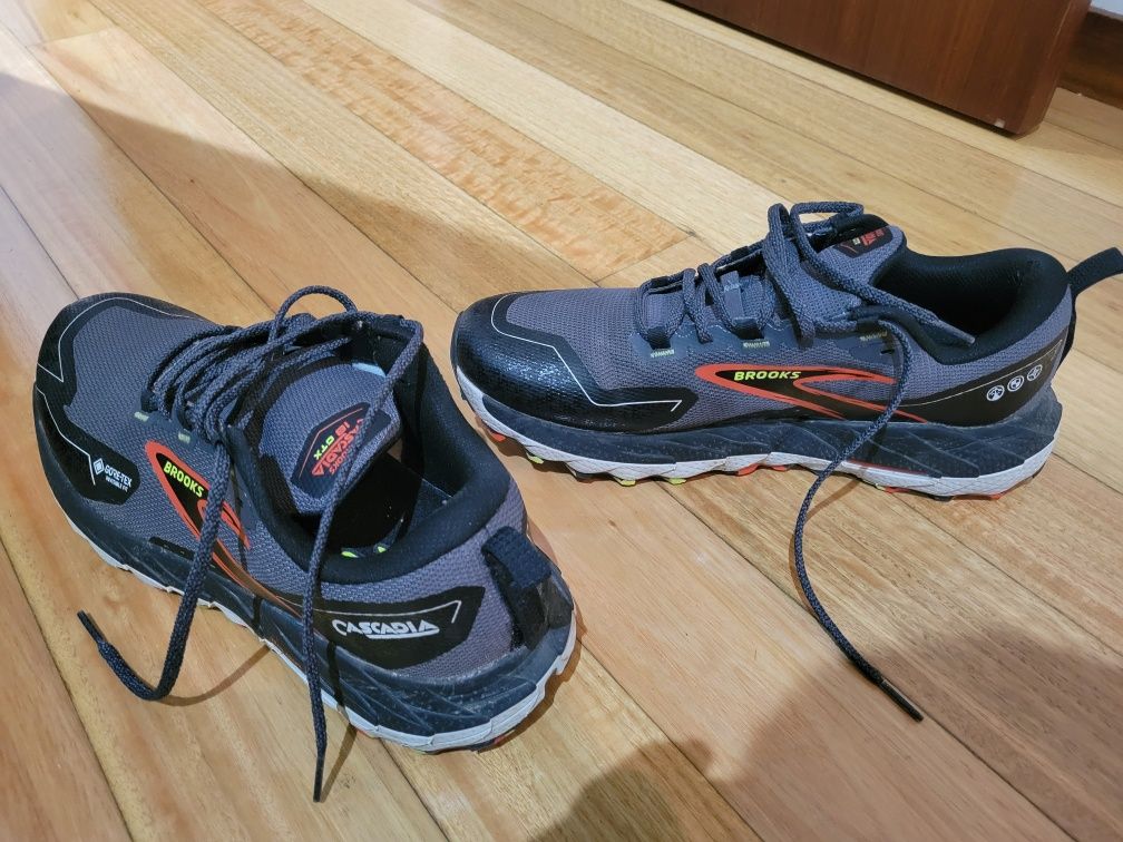 Brooks Cascadia 18 Medium GORE-TEX