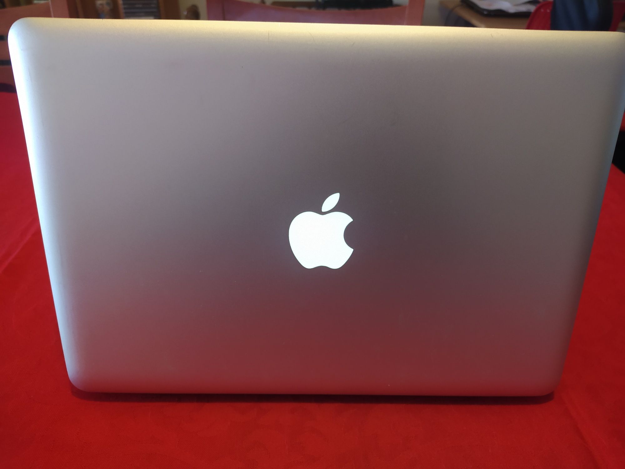 Portátil MacBook Pro i5. A funcionar na perfeição