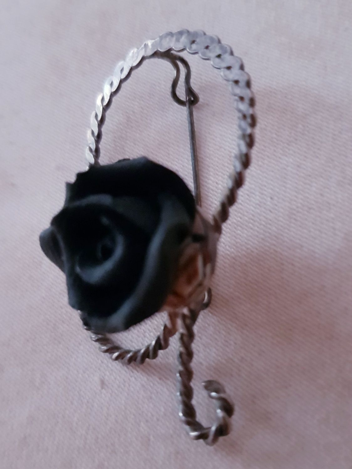 broszka - czarna róża
