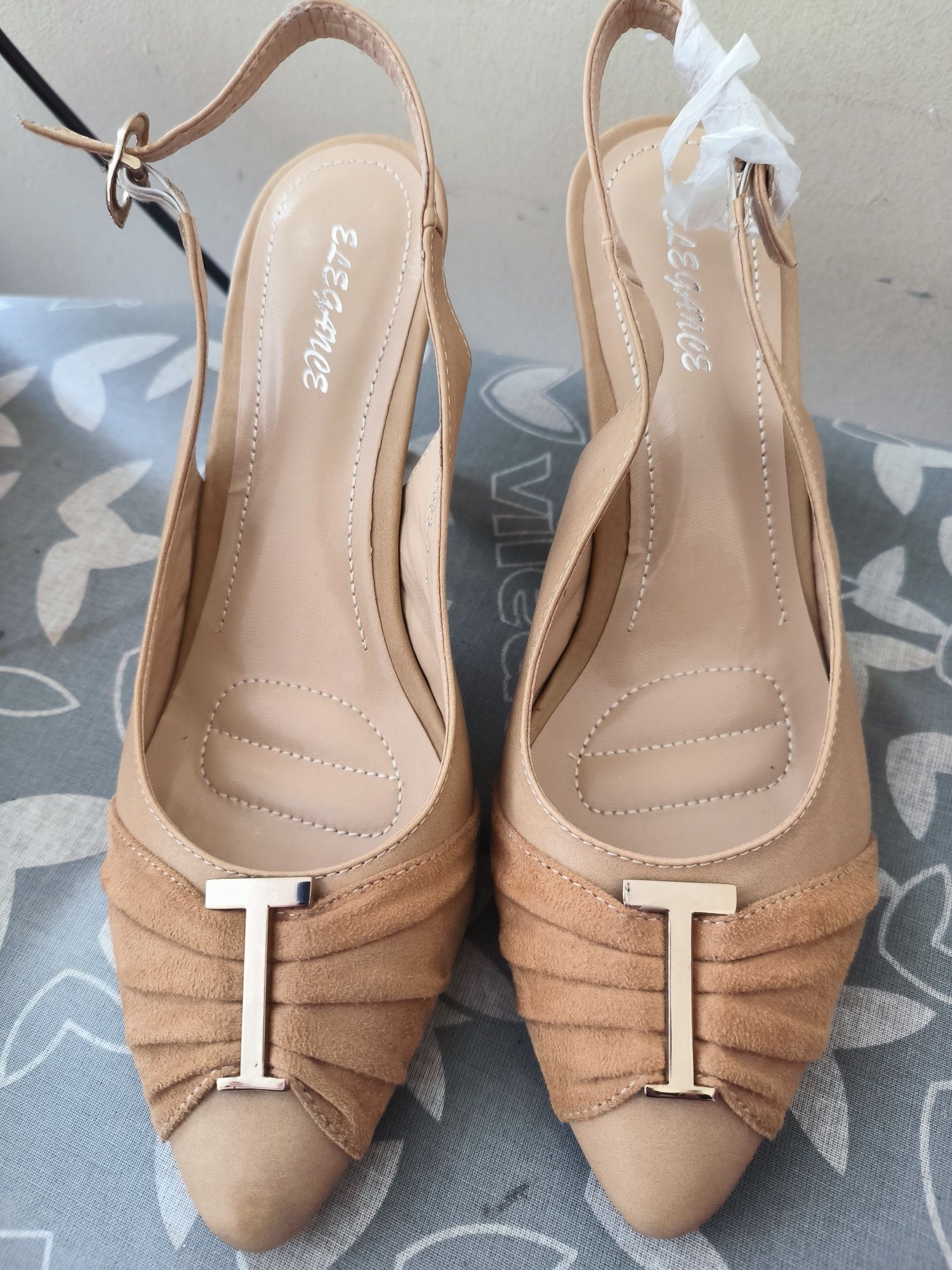 Buty, szpilki beżowe 39,5-40