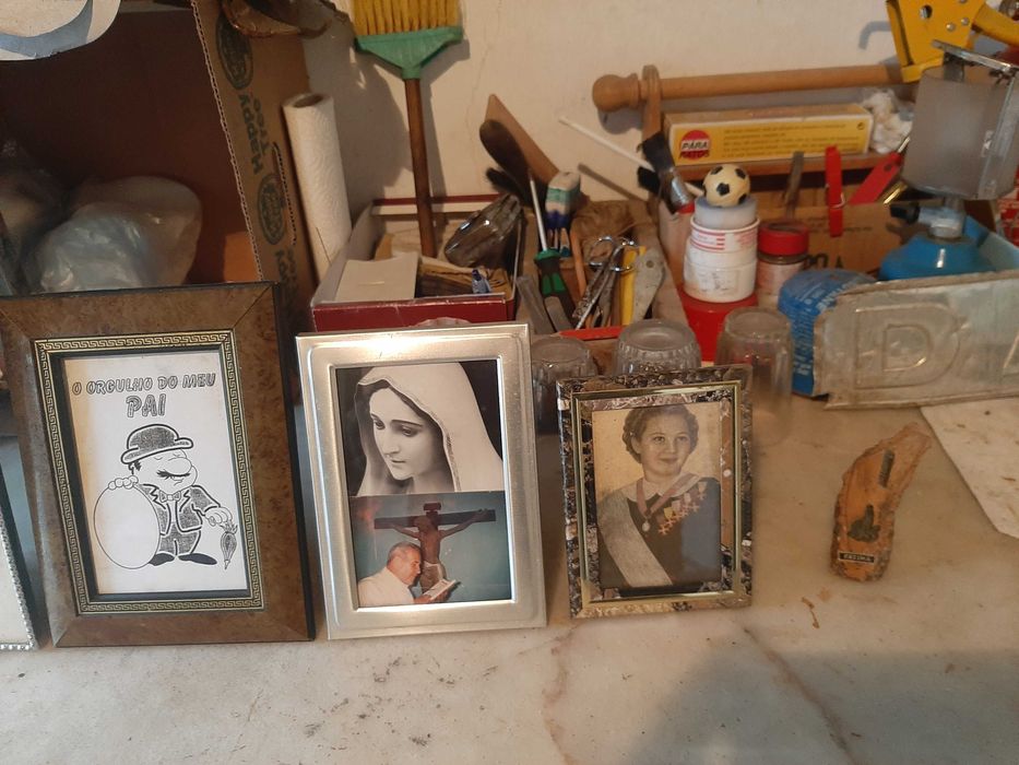 4 molduras antigas em bom estado e pequena lembrança Fátima.