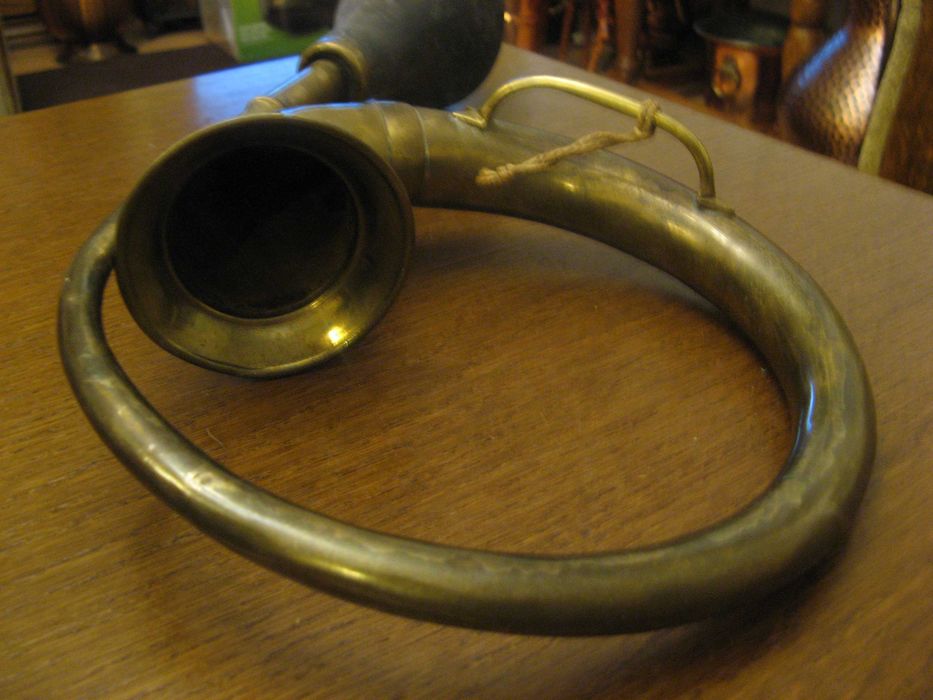 Trąbka sygnałowa mosiężna, powóz, dorożka, stare auto, stara.