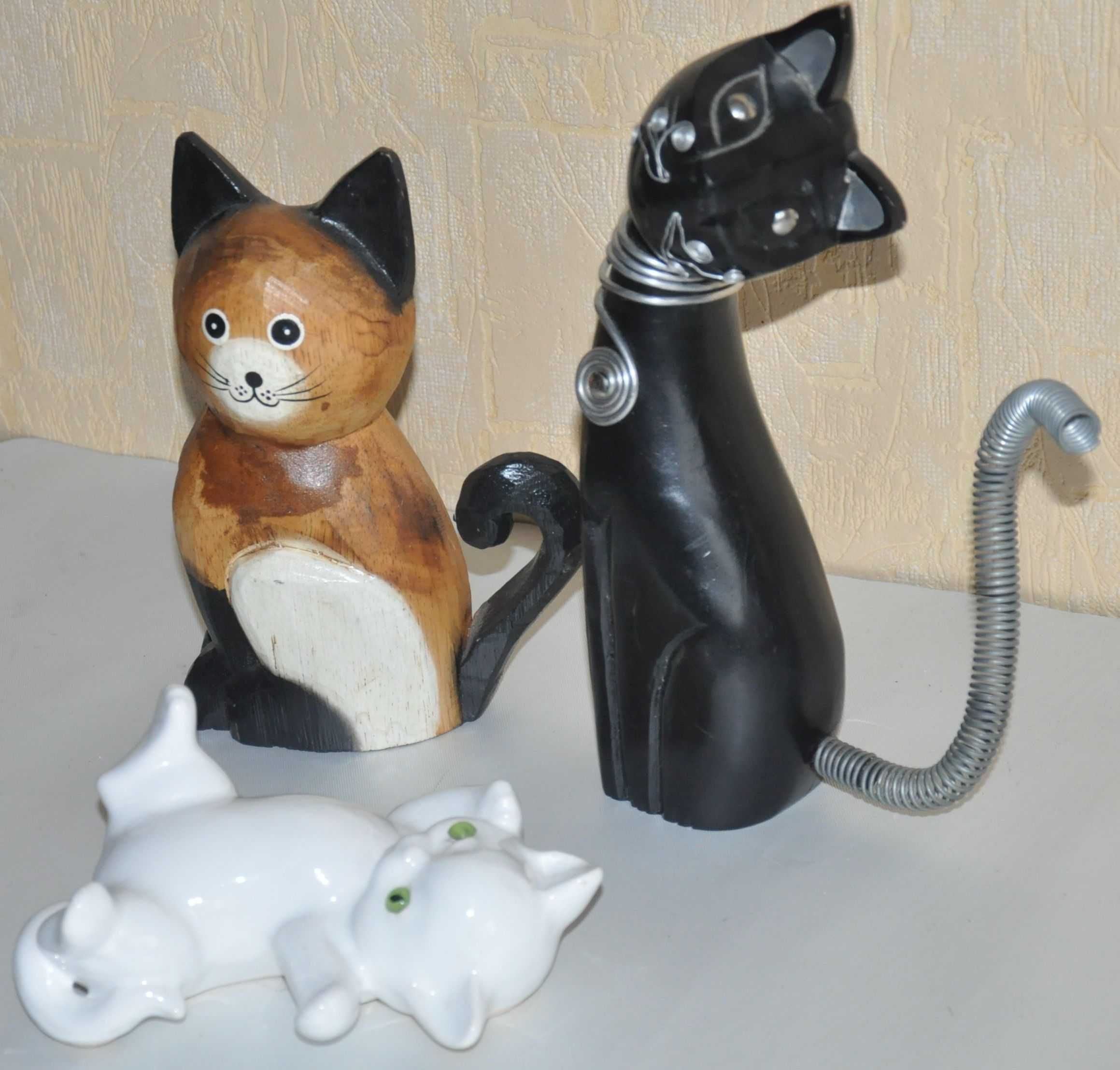 Ceramiczny kotek szkliwiony kot leżący mruczek