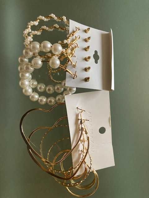 украшения ушные   кольца,гвоздики и пр.