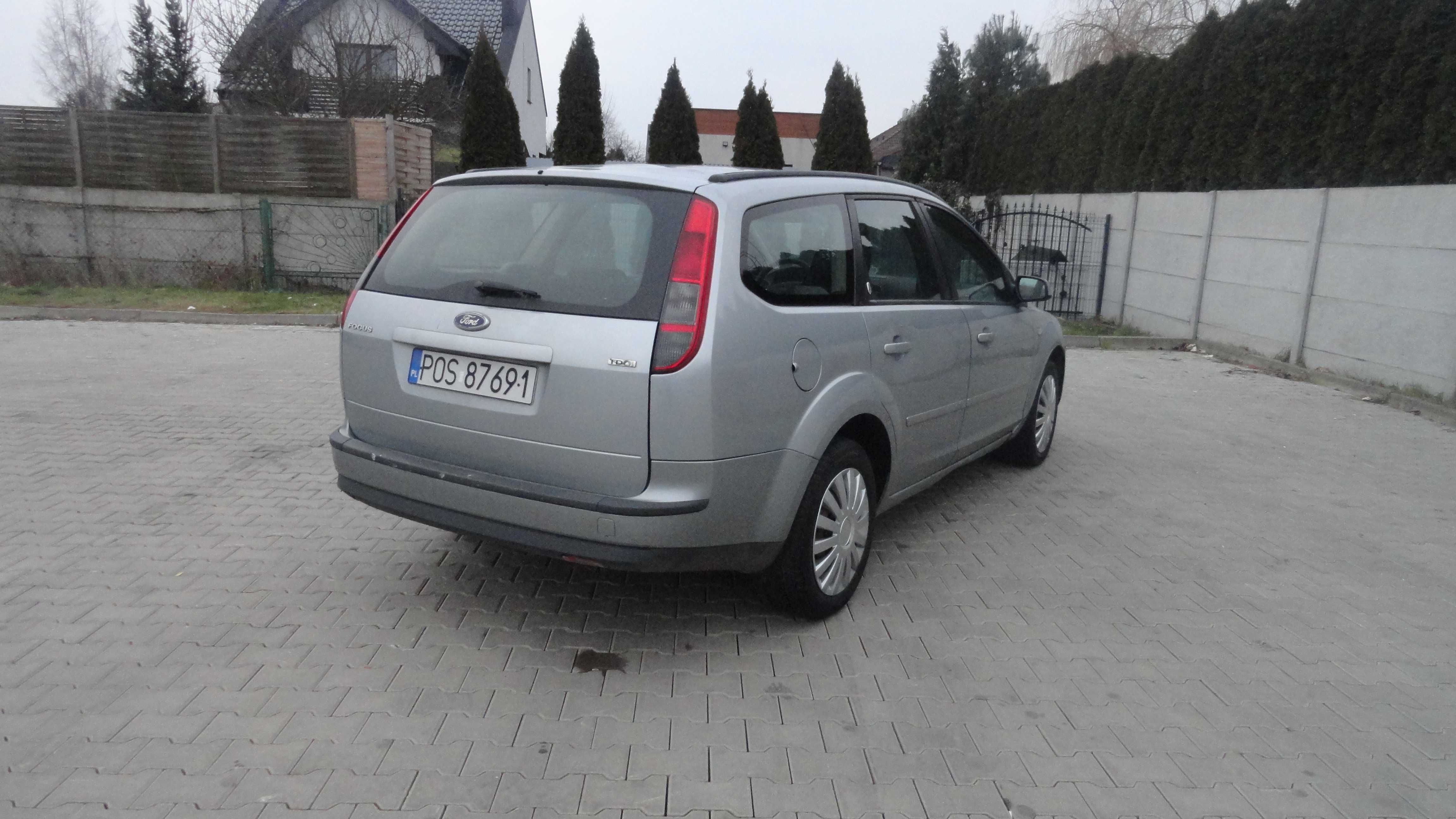 Błotnik lewy przód przedni Ford Focus MK2 kod koloru DA3
