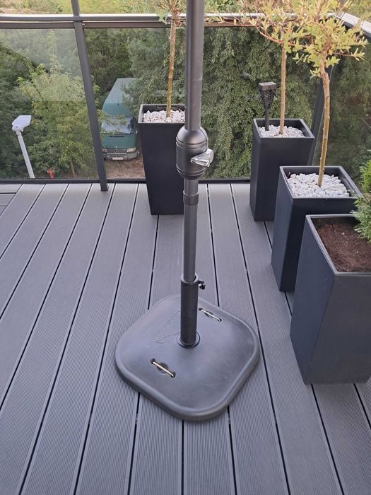 Parasol balkonowy przyścienny