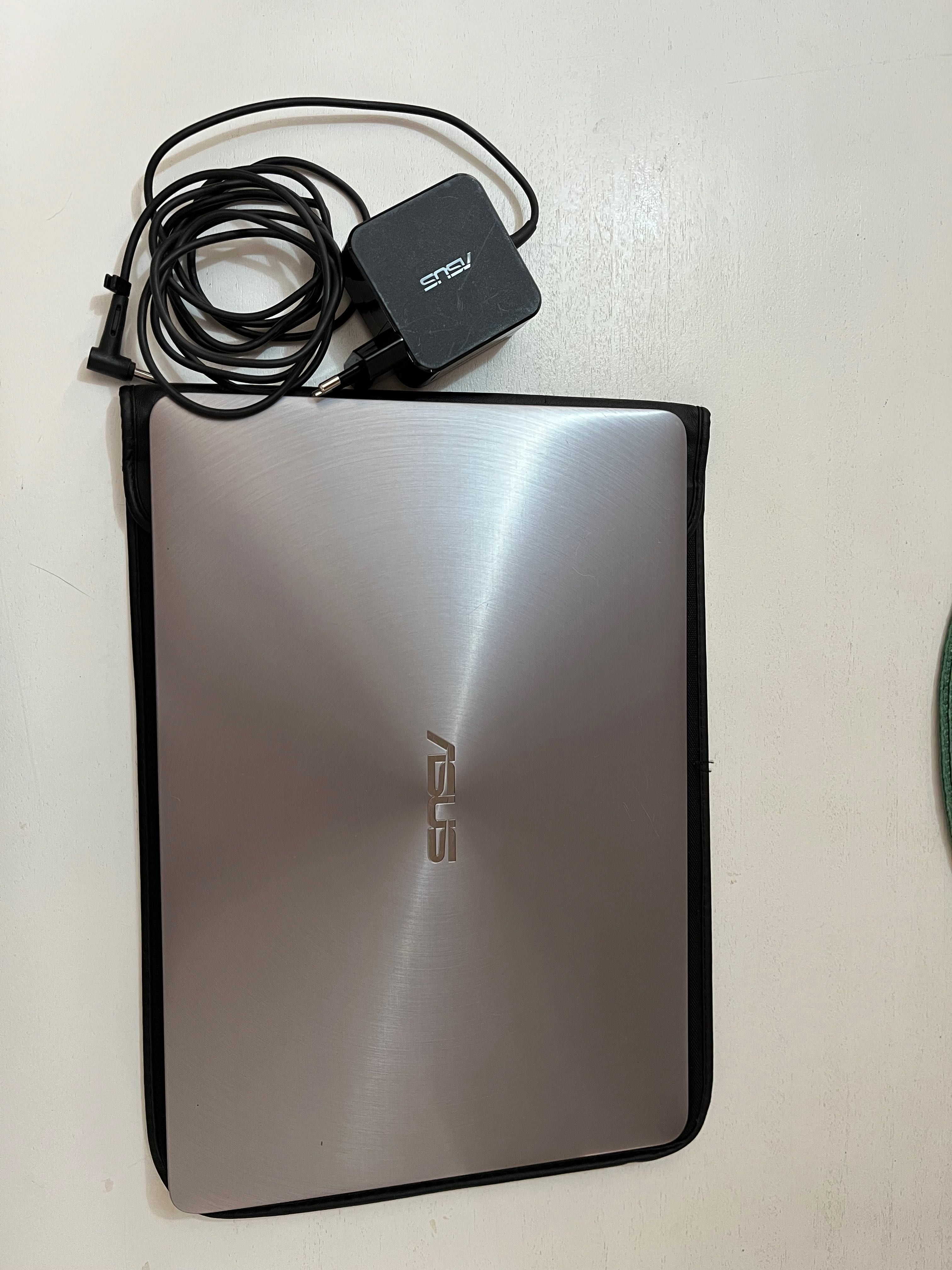 Porátil Asus ZenBook