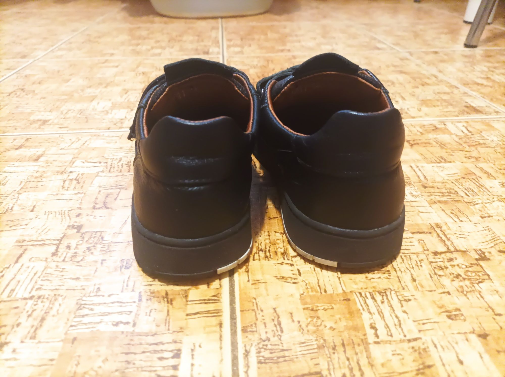 Продам детские кожаные туфли 34р